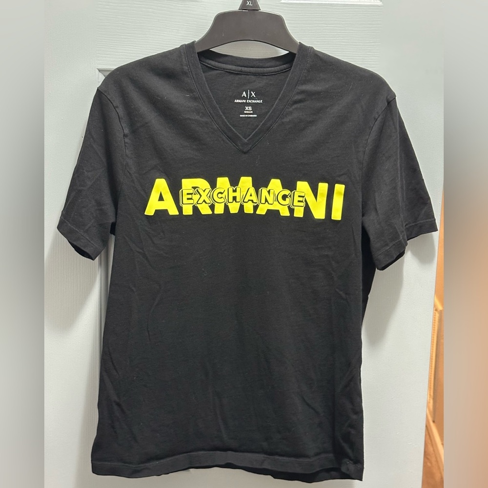 Armani Exchange Slim Fit Mens T-Shirt Logo Tee X-Small Black & Yellow V-Neck
